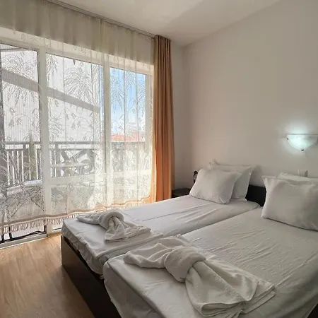 Bratanov Royal Palm Apartment