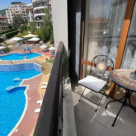 Bratanov Royal Palm Apartment *